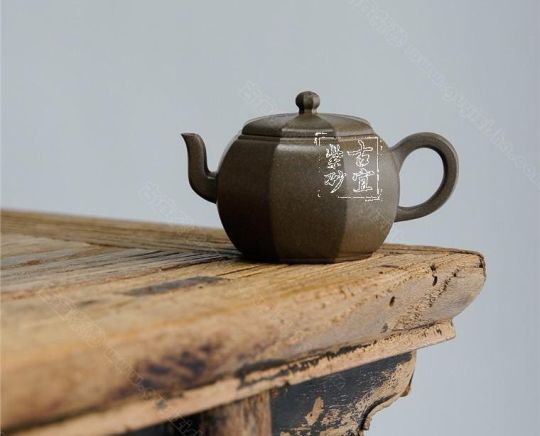 《八方納?！? title=