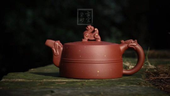 《金龍出?！芬伺d紫砂壺作品全手工底槽青