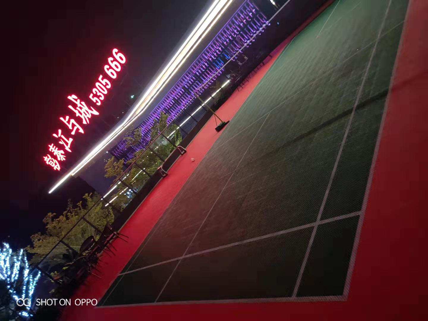 玉峰體育懸浮拼裝地板羽毛球場